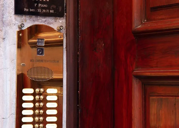 Residenza Toledo Lifestyle מלון נאפולי